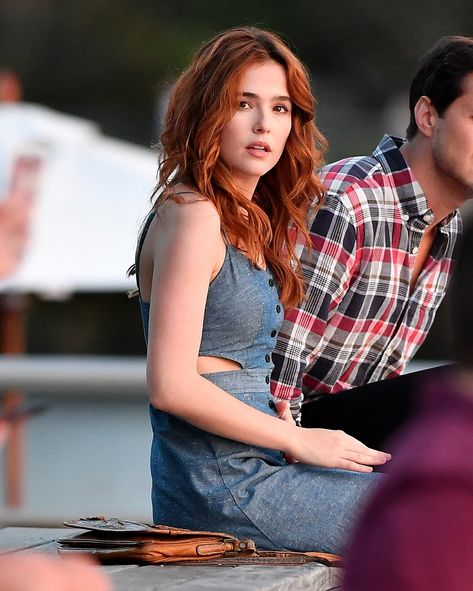 Zoey Deutch Set It Up Harper, Zoey Deutch Set It Up, Zoe Deutch, Toned Tummy, Zoey Deutch, Set It Up, Lydia Martin, Redhead Beauty, Red Hair Color