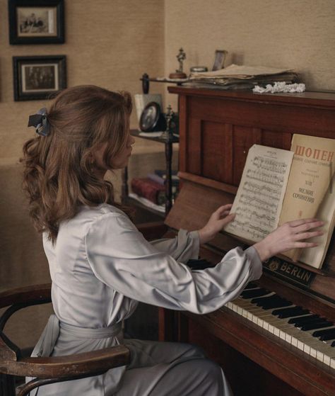 Piano Playing, Light Academia Aesthetic, Romantic Academia, Princess Aesthetic, Dark Academia Aesthetic, Money Aesthetic, Little Women, Music Aesthetic, Academia Aesthetic