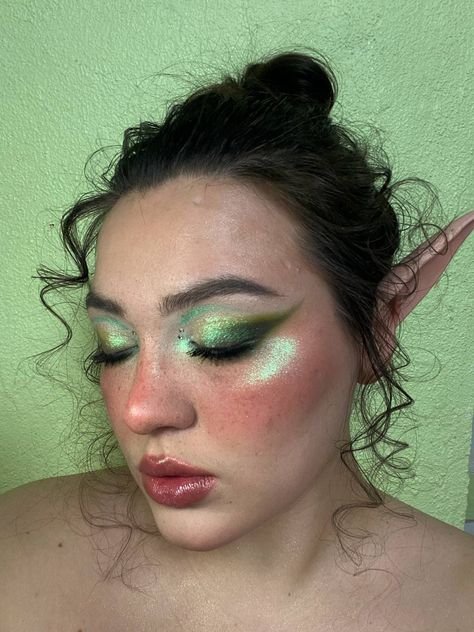 Elfaba Makeup, Green Makeup With Glitter, Witch Fairy Makeup, Elf Fantasy Makeup, Woodland Faerie Makeup, Fae Aesthetic Makeup Looks, Green Fairy Makeup Halloween, Forest Fairy Makeup Ideas, Nature Elf Makeup