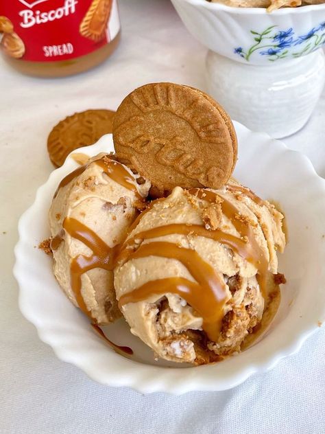 Butterscotch Ice Cream Aesthetic, Biscuit Ice Cream, Biscoff Ice Cream, Paris Bakery, Vanilla Cream Filling, Biscoff Biscuits, Biscoff Spread, Ice Cream Scooper, Ginger Biscuits