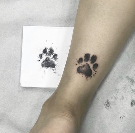 Paw Print Tattoo Cat, Cat Paw Print Tattoo, Cat Paw Tattoos, Memorial Tattoo Designs, Dog Portrait Tattoo, Tato Minimal, Tattoos For Dog Lovers, Pawprint Tattoo, Dog Paw Tattoo