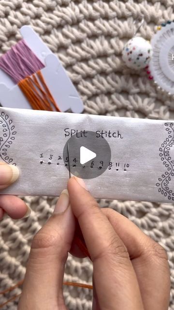 Embroidery Split Stitch, Split Stitch Embroidery, Split Stitch, Simple Hand Embroidery Patterns, Peacock Painting, Stitch Tutorial, Hand Embroidery Patterns, Embroidery Stitches, Embroidery Patterns