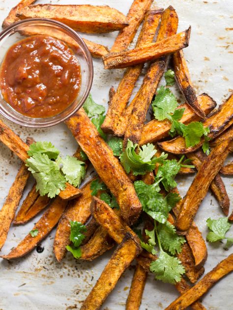 Jamaican Jerk Sweet Potato Fries Bahamian Food, Jamaican Cuisine, Jamaican Jerk, Vegan Sides, Vegan Side Dishes, Jamaican Recipes, Veggie Side Dishes, Caribbean Recipes, Sweet Potato Fries