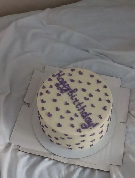 Purple Bento Cake, Purple Cake Ideas Birthday Simple, Bolo Taylor Swift, 17 Doğum Günü, 17. Geburtstag, Heart Birthday Cake, Twin Birthday Cakes, 12th Birthday Cake, 14th Birthday Cakes