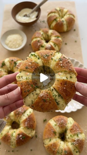 259K views · 34K likes | Hajar Larbah on Instagram: "How to make the viral cream cheese stuffed garlic bagels at home 🥯 inspired by Calic Bagel in LA! You can always customize this recipe and add things like cheddar cheese or jalapeños, whatever you fancy 🤎 full recipe on the blog as always - link in bio!  #recipe #bagels #easyrecipe #breakfast #brunch #baking #cooking #food #foodie #la #viral #foodblog #foodstagram #yummy #eeeeeats #instafood" Calic Bagel, Recipe Bagels, Garlic Bagels, Breakfast Bagel Recipe, Brunch Baking, Sandwich Recipe Videos, Ny Bagel, Bread Recipe Video, Bagel Bread