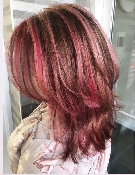 Coloured Hair Streaks, Pink Chunky Highlights In Brown Hair, Pink Dyed Hair Ideas, Pink And Lavender Hair, Lavender Hair Ideas, Brown Hair With Pink Highlights, Brown And Pink Hair, How To Have Style, Pink Streaks