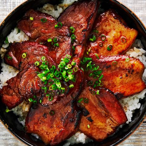 Make this mouthwatering Japanese pork bowl at home with this easy Tokachi-style butadon recipe from Hokkaido. Pork Bowl Recipe, Pork Bowl, Japanese Cooking, Everyday Meals, Bowl Recipe, Grilled Pork, Japan Food, Pork Belly, Bowls Recipe