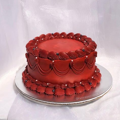 Red Icing Cake, Maroon Birthday Cake, Red Aesthetic Cake, Simple Red Cake, Dark Red Birthday Cake, Dark Red Cake, Red Cake Ideas, Red Cake Designs Birthday, Red Cake Aesthetic