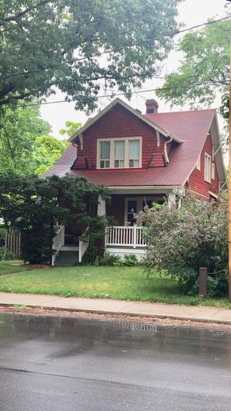 It Chapter 1 Aesthetic, Eddie Kaspbrak Aesthetic, Bowers Gang, Derry Maine, Eddie Kaspbrak, It Chapter Two, Fantasy Story Ideas, Steven King, Pretty Houses