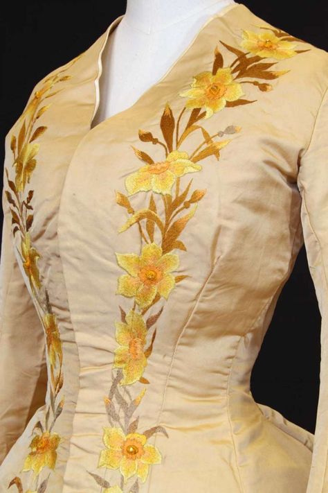 Daffodil Dress, Ap Portfolio, 1890s Fashion, Decades Of Fashion, Edwardian Dress, Historical Clothing, Historical Fashion, Daffodils, Take A