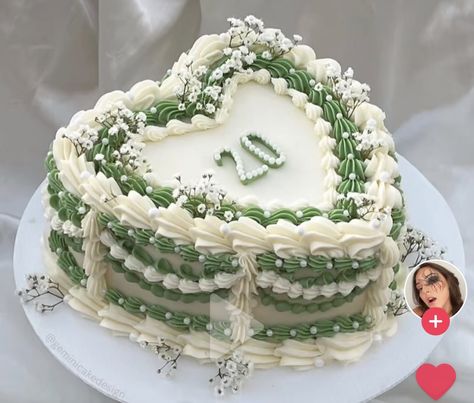 Safe Green Cake, Fancy Heart Cake, Heart Fairy Cake, Vintage Heart Cake Green, Sage Green Heart Cake, Green Birthday Ideas, Cottage Core Birthday Cake, Vintage Heart Cake Aesthetic, Cake With Vines