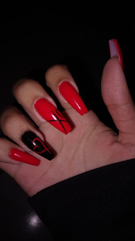 Inspiração de unha The weeknd The Weeknd Acrylic Nails, The Weeknd Nail Ideas, Devils Night Inspired Nails, Devils Night Nails, The Weeknd Inspired Nails, Xo Nails The Weeknd, Devil Nails Designs, The Weeknd Nails Design, The Weeknd Nails