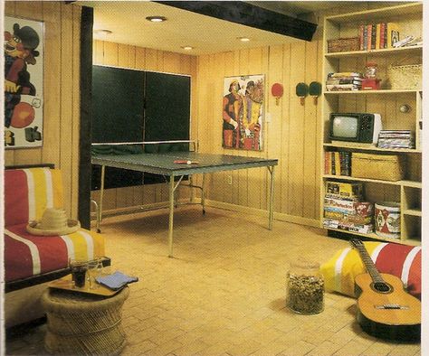 game room 70s Basement Game Room Ideas, 60s Interior, Tattoo Modern, 1970s Home Decor, Games Room Inspiration, Basement Inspiration, 1970s Home, 70s Home, Guest Bedroom Decor