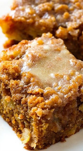 Apple Cake Glaze, Gooey Apple Cake, Apple Blossom Cake, Best Apple Cake Recipe Ever, Apple Cake Recipes Moist, Apple Crumb Cake Recipe, Spiced Apple Cake, Apple Crumb Cake, Apple Coffee Cake