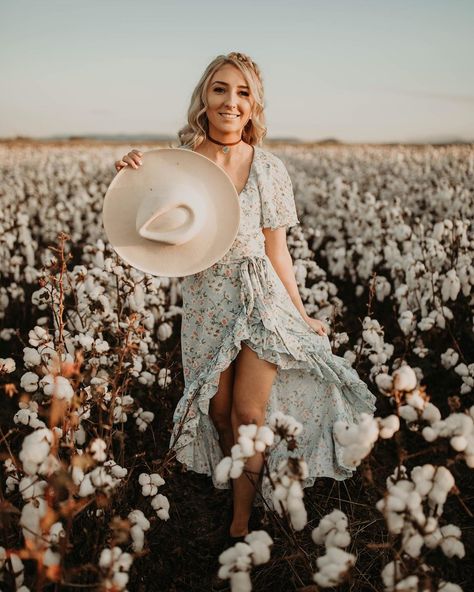 Cotton Photoshoot Ideas, Cotton Photo Shoot, Cotton Feild Pics, Cotton Field Senior Pictures, Cotton Photoshoot, Cotton Field Photoshoot, Cotton Field Photography, Field Pics, Field Senior Pictures