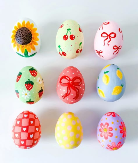 25 Pretty & Creative Easter Egg Decorating Ideas To Try DIY Easter Egg Painting Ideas Creative, Creative Easter Egg Decorating, Paint On Ceramic, Eggs Painting, Ceramic Eggs, Easter Egg Decorating Ideas, Egg Decorating Ideas, Creative Easter Eggs, Easter Egg Art