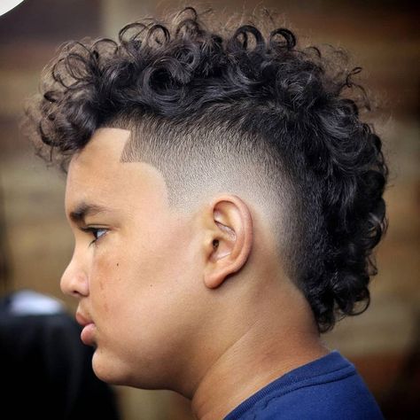 Mohawk Fade Fohawk Haircut Fade, Blow Dry Curly Hair, Fohawk Haircut, Curly Mohawk Hairstyles, Straightening Curly Hair, Male Haircuts Curly, Scrunched Hair, Curly Mohawk, Dry Curly Hair