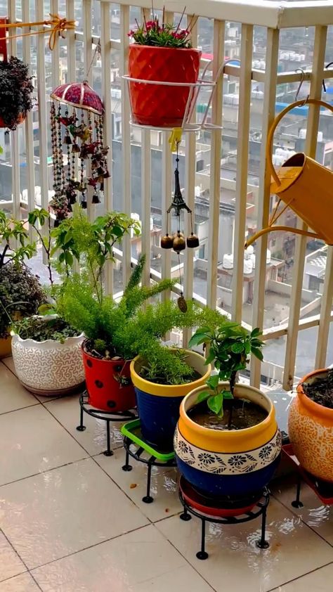 Small Balcony Makeover | French Style Balcony Decoration - Home Decor Balcony Plants Ideas Small Spaces, Balcony Plants Ideas, Small Space Balcony, Garden Small Space, Balcony Garden Ideas, Apartment Balcony Garden, Small Balcony Garden, Terrace Decor, Balcony Flowers