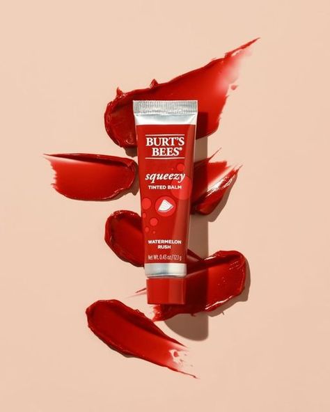 Burt's Bees on Instagram: "Grab your squeezy tinted lip balm for a no make-up, make-up look!⁠ ⁠ Beeswax & Cocoa Butter will hydrate and nourish your lips too 🐝⁠ ⁠ 📸 @burtsbeesaus⁠ ⁠ ��⁠ ⁠ #burtsbeesuk #tintedlipbalm #tintedlips #naturalskincareuk #burtsbees #drylips #nomakeupmakeup" No Make Up, Tinted Lip Oil, Tinted Lip Balm, Burt's Bees, Burts Bees, Dry Lips, Makeup Essentials, Lip Oil, Lip Tint