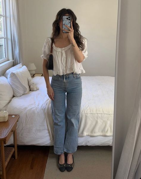 Casual Academia Aesthetic Outfit, Spring Minimalist Outfit Minimal Classic, Dainty Winter Outfits, Paris Outfits Mid Size, Small Town Clothing Aesthetic, Spring Date Outfit Casual, Work Friendly Outfits, 2023 Classic Style, Art Gallery Dress Outfit