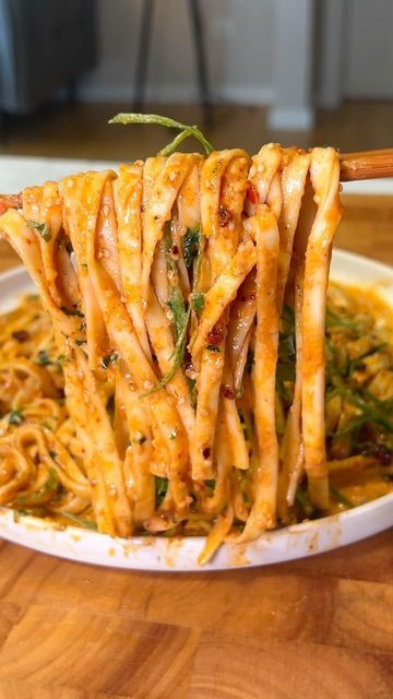 Ahmad Noori on Instagram: "10-min Spicy Peanut Noodles

-𝐅𝐔𝐋𝐋 𝐑𝐄𝐂𝐈𝐏𝐄 𝐎𝐍 𝐌𝐘 𝐁𝐋𝐎𝐆
𝐃𝐫𝐯𝐞𝐠𝐚𝐧𝐛𝐥𝐨𝐠 𝐝𝐨𝐭 𝐜𝐨𝐦 (𝐋𝐈𝐍𝐊 𝐈𝐍 𝐌𝐘 𝐁𝐈𝐎)

⁣⁣
⁣⁣
#peanutnoodles #veganessen ⁣⁣
#veganfoodshare #noodle #asiancooking #noodles #vegan #veganrecipes #veganrecipe #easymeals #veganmealprep #noodles🍜 #chineserecipe #veganasianfood #vegancooking #snack #veganmeals #snacks #ricepaperrolls #asianvegan #veganesrezept #spicynoodles #noodlelover #veganrecipe #asianvegan #simpleveganfood #veganerezepte #easyrecipes #veganrecipe #vegan #chinesefood" Spicy Peanut Noodles, Korean Chili, Cannelloni Recipes, Korean Chili Paste, Mushroom Recipes Pasta, Quick Lunch Recipes, Peanut Noodles, Plant Based Cookbook, Vegetarian Cookbook