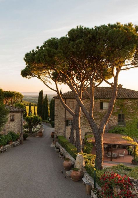 Hotels In Tuscany, Italy Vibes, Italian House, Country Hotel, Under The Tuscan Sun, Whisper White, Northern Italy, Umbria, Pretty Places