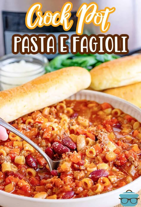 Crock Pot Pasta e Fagioli shown in a white bowl with a spoon and a piece of garlic bread on the side. Easy Pasta De Figoli Soup, Olive Garden Pasta Fagioli Recipe, Pasta Fagioli Crockpot, Crock Pot Pasta, Olive Garden Pasta Fagioli, Garden Soup, Olive Garden Pasta, Garden Pasta, Pasta Fagioli Recipe