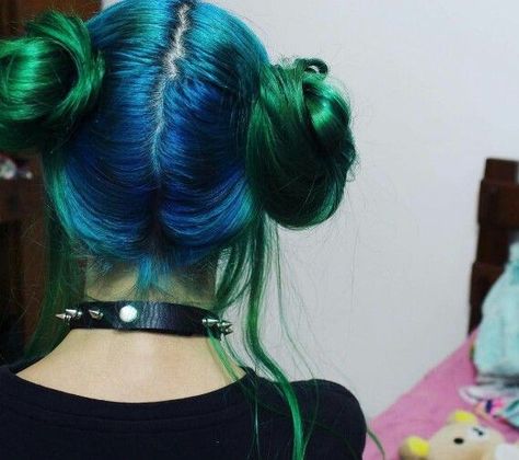 Emerald Green And Blue Hair, Emerald And Blue Hair, Blue And Green Dyed Hair, Blue And Green Hair Ideas, Dark Blue And Green Hair, Dark Blue And Green Nails, Dark Blue And Light Blue Hair, Green And Blue Hair Color, Blue Green Hair Color