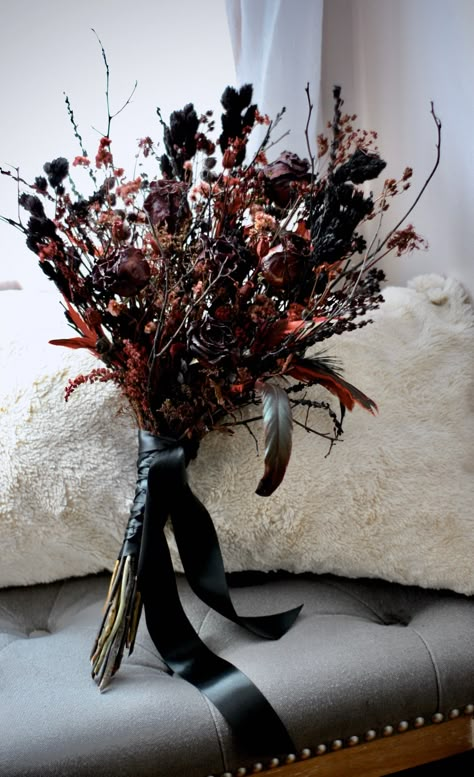 Gothic Bouquet Dried Flowers Black Crimson Rose Pods Velvet - Etsy Gothic Bouquet, Moody Wedding Flowers, Victorian Gothic Wedding, Crimson Rose, Bouquet Dried Flowers, Vampire Wedding, Gothic Flowers, Crystal Bouquet, Drying Roses