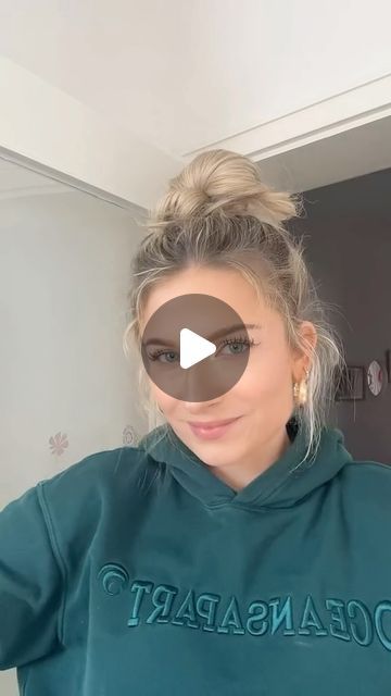 𝓐 𝓷 𝓷 𝓮 🧚‍♀️ on Instagram: "Einfacher & schneller Messy Bun🤍  Abspeichern und nachmachen🫶🏼  #hairtutorial #hair #hairinspo #easyhairstyles #simplehairstyles #simplehair #hairup #hairgoals #hairideas #hairfashion #hairvideo #hairtrends #hairoftheday #hairlife #hairofinstagram #hairaccessories #everydayhairstyles #messybun #messybuntutorial #bunhairstyle" High Messy Bun Tutorial, Messy Bun Tutorial, Hair Life, Everyday Hairstyles, Messy Bun, Hair Videos, Up Hairstyles, Bun Hairstyles, Hair Goals