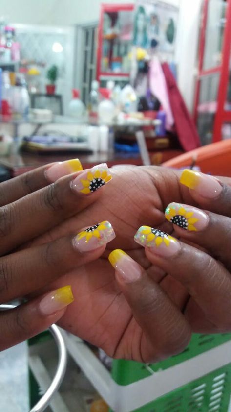 Sunflower Nails Design, Sunflower Nail, Sunflower Nail Art, Quinceanera Nails, Beach Nail Designs, Blue Gel Nails, Beach Nail, Nail Collection, Sunflower Nails