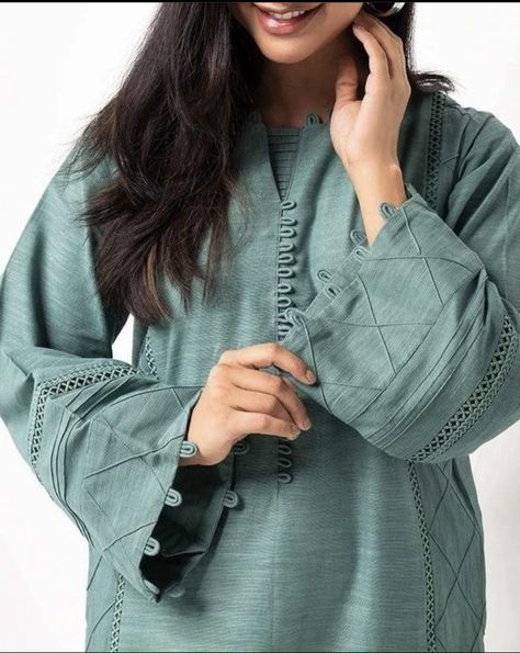 Lawn Dress Design Ideas, Fancy Dress Ideas, Bakra Eid, Pretty Dresses Casual, Lace Dress Design, Neck Designs For Suits, Trendy Shirt Designs, Style Guru, Fashion Top Outfits