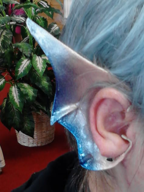 Awesome mermaid ear cuff! It's from etsy but I haven't been able to find it! Mermaid Ears, Siren Costume, Dragon Fairy, Mermaid Cosplay, Mermaid Parade, Fairy Ears, Dragon Costume, Mermaids And Mermen, Mermaid Makeup