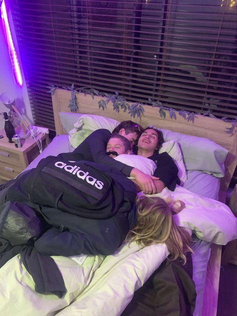 Cuddle Party Aesthetic, Group Cuddle, Cuddle Party, List Of Aesthetics, Doctor Insta, Summer Beach House, Anime Dress, Teen Life, Bff Pictures