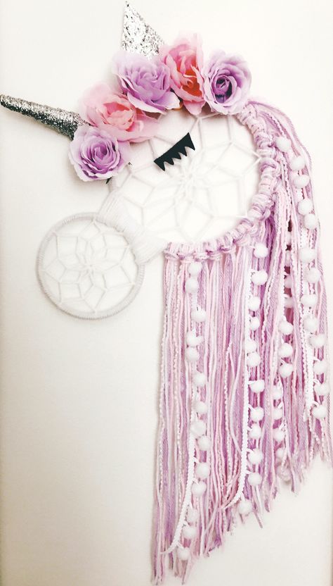 Dream Catcher Unicorn, Unicorn Dream Catcher Diy, Dream Catcher Wreath, Different Colors Of Pink, Unicorn Dream Catcher, Dream Catcher For Kids, Diy Dream Catcher, Atrapasueños Diy, Making Dream Catchers