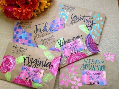 Painted envelopes with white ink overlay on brown paper bag background. SO freaking beautiful. So creative. Painted Envelopes, Snail Mail Art, Mail Art Envelopes, Envelope Lettering, Decorated Envelopes, Fun Mail, Envelope Art, Diy Stationery, Envelope Design