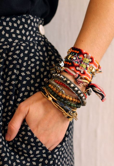 Mix a variety of delicate beaded bracelets with your favorite friendship bracelets for a feminine, casual look. Stack Bracelets, Ethno Style, Estilo Hippie, Arm Party, Layered Bracelets, Ankle Bracelets, Boho Bracelets, Arm Candy, Bracelet Stack