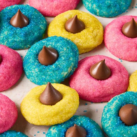 Peep Kiss Cookies Kiss Cookie Recipe, Peanut Butter Kiss, Peanut Butter Kiss Cookies, Easy Easter Treats, Recipes For Easter, Desserts Table, Easter Things, Sweets Ideas, Easter Spring Crafts