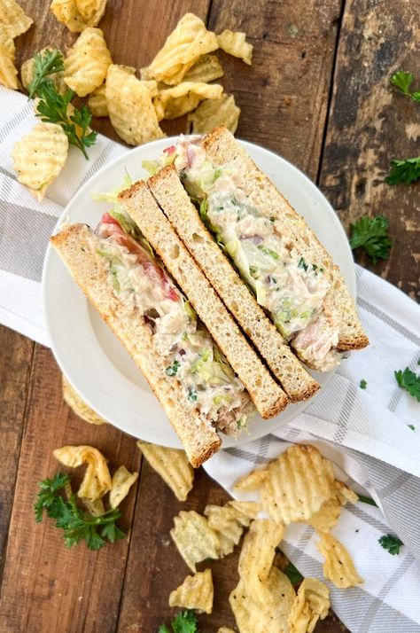 "Better than Deli" Tuna Salad Sandwich | EASY 10 Minute Recipe Deli Tuna Salad, Tuna Salad Sandwich Recipe, Tuna Sandwich Recipes, Sandwich Easy, Chickpea Fritters, Sandwich Sauces, Tuna Salad Sandwich, Food Pic, Tuna Sandwich