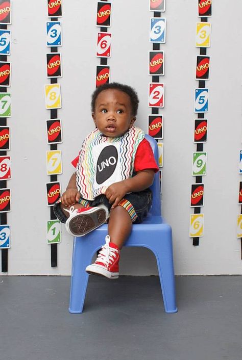 Although I hate the playing card backdrop, the UNO theme for a first birthday is so fun! Uno Tournament, Uno Themed First Birthday, Photo Op Backdrop, Game Party Ideas, Uno Cake, Uno Party, 1st Birthday Boy Themes, Uno Birthday, Uno Game