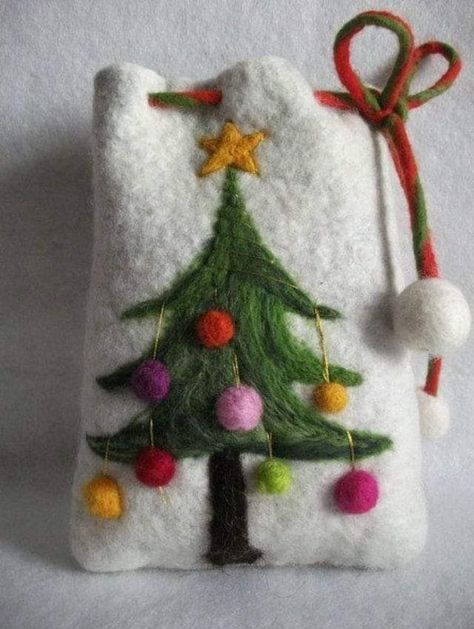 Tovad Ull, Needle Felted Ornaments, Tutorial Origami, Felted Soap, Needle Felting Diy, Needle Felted Christmas, Felted Wool Crafts, Felt Beads, Felt Gifts