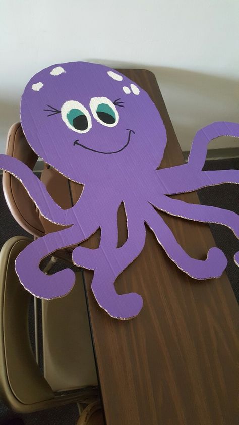 How To Make An Octopus Out Of Paper, Cardboard Ocean Animals, Octopus Craft Preschool, Diy Octopus Decoration, Cardboard Octopus, Octopus Crafts For Kids, Octopus Diy, Octopus Decoration, Paper Octopus