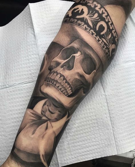 Chicano Tattoos™️🌐 on Instagram: “Wow💯👌🏻 #tattooideas #chicanotattoo” Charro Tattoo Design, Traditional Chicano Tattoos, Mexican Skull Tattoos, Aztec Tattoos Sleeve, Mexico Tattoo, Art Chicano, Chicano Tattoos Sleeve, Mexican Tattoo, Catrina Tattoo