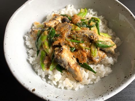 Sweet Miso Sardine Rice Bowl – Hiroko's Recipes Sardines And Rice, Sardine Rice Bowl, Pinterest Mom, Chilli Spice, Fried Ham, Complete Meals, Sardine Recipes, Salmon Rice Bowl, Creamed Cucumbers