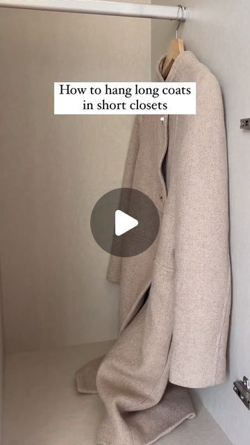 Diy Storage For Clothes, Cloth Storage Ideas, How To Hang Dresses In Short Closet, How To Hang Clothes In Closet, Cloth Hanging Ideas, Coat Storage Ideas, Clothes Hanging Ideas, Organising Hacks, Closet Organization Tips