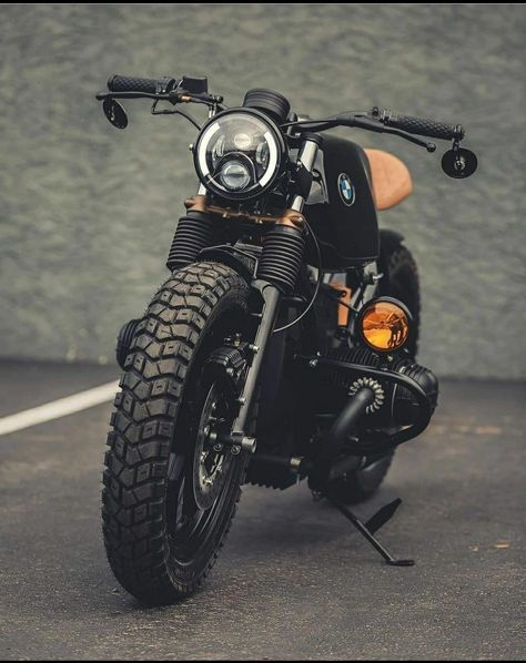 Modern Cafe Racer, Soichiro Honda, Custom Bikes Cafe Racers, Custom Motorcycles Bobber, Bmw R80, Bobber Scrambler, Bike Bmw, Bmw R100, Scrambler Custom