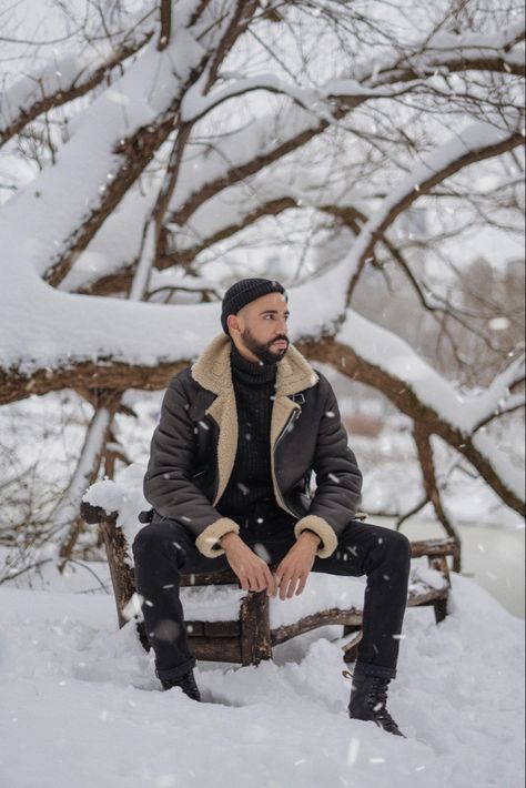 Cold Winter Photoshoot, Winter Photoshoot Ideas Men, Snow Photoshoot Ideas Men, Men Snow Outfit, Snow Outfits Men, Winter Outfits For Guys, Winter Hiking Outfits, Snow Outfit Men, Ski Fashion Men