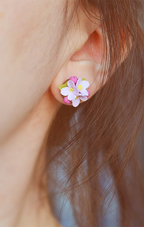 Little studs with lilac flowers Made of polymer clay Fimo #handmadeblossom Cercei Din Lut Polimeric, Stud Earrings Polymer Clay, Lilac Earrings, Polymer Clay Flower Jewelry, Flowers Earrings, White Lilac, Polymer Clay Diy, Polymer Clay Jewelry Diy, Polymer Jewelry