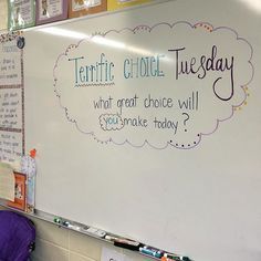 Morning Questions, Days Of The Week Activities, Whiteboard Prompts, Whiteboard Questions, Whiteboard Writing, Morning Writing, Expo Markers, Whiteboard Ideas, Classroom Whiteboard