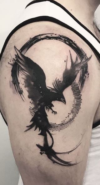 Phoenix Tattoo Men, Rabe Tattoo, Small Phoenix Tattoos, Phoenix Bird Tattoos, Phoenix Tattoos, Vogel Tattoo, Phoenix Tattoo Design, Inspiration Tattoos, Cool Tattoos For Guys